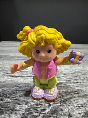Fisher-Price | Little People: Sarah Lynn with Butterfly - Bendable Toy Figure